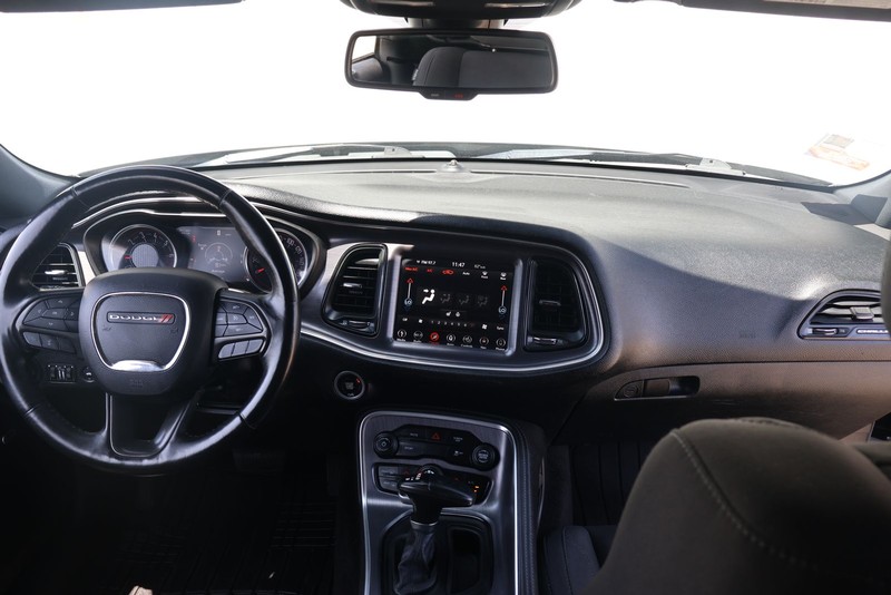 Dodge Challenger Vehicle Full-screen Gallery Image 22