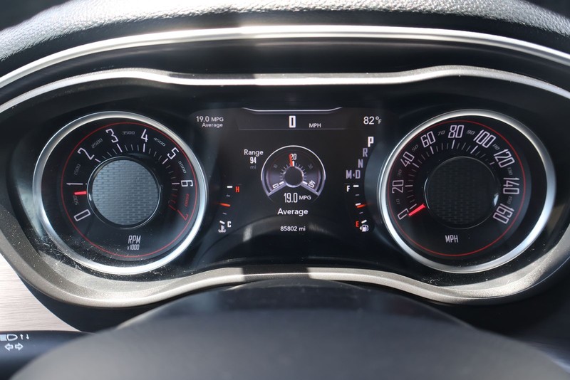 Dodge Challenger Vehicle Full-screen Gallery Image 23