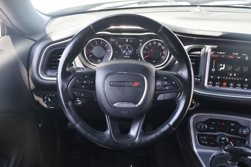 Dodge Challenger Vehicle Full-screen Gallery Image 24