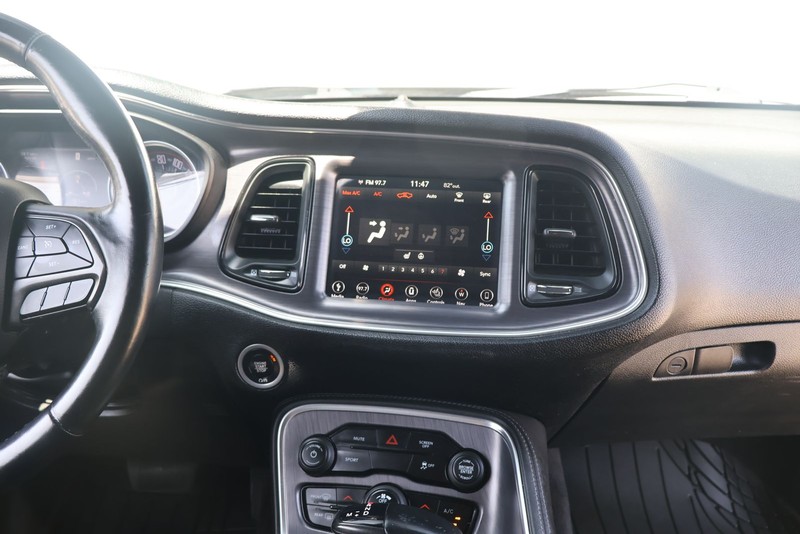 Dodge Challenger Vehicle Full-screen Gallery Image 27