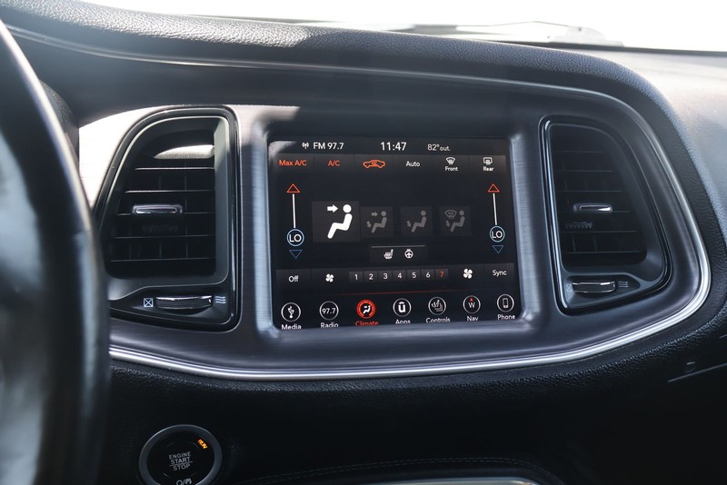 Dodge Challenger Vehicle Full-screen Gallery Image 28