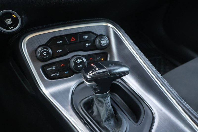 Dodge Challenger Vehicle Full-screen Gallery Image 30