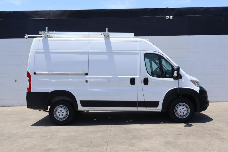 Ram ProMaster Cargo Van Vehicle Full-screen Gallery Image 01