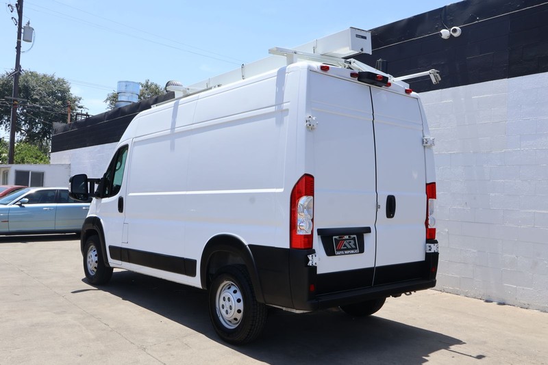 Ram ProMaster Cargo Van Vehicle Full-screen Gallery Image 07