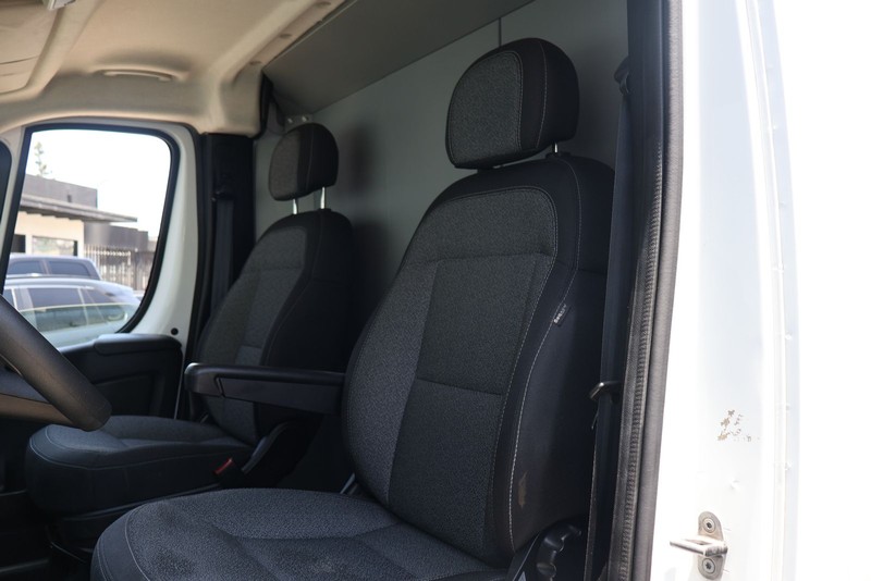 Ram ProMaster Cargo Van Vehicle Full-screen Gallery Image 18