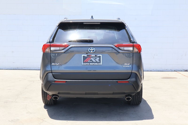 Toyota RAV4 Hybrid Vehicle Full-screen Gallery Image 05