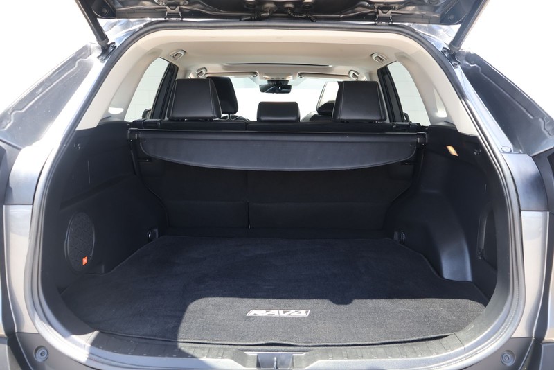Toyota RAV4 Hybrid Vehicle Full-screen Gallery Image 07