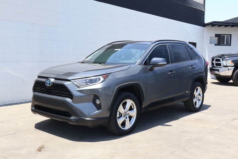 Toyota RAV4 Hybrid Vehicle Full-screen Gallery Image 10