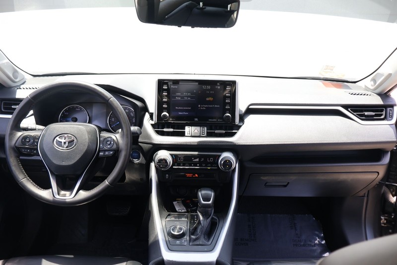 Toyota RAV4 Hybrid Vehicle Full-screen Gallery Image 20