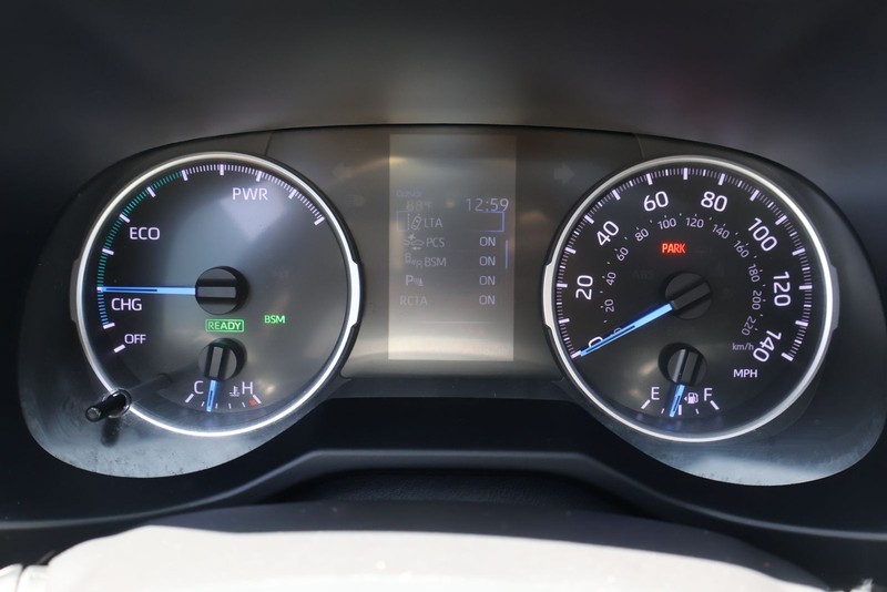 Toyota RAV4 Hybrid Vehicle Full-screen Gallery Image 21