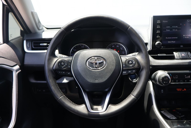Toyota RAV4 Hybrid Vehicle Full-screen Gallery Image 22