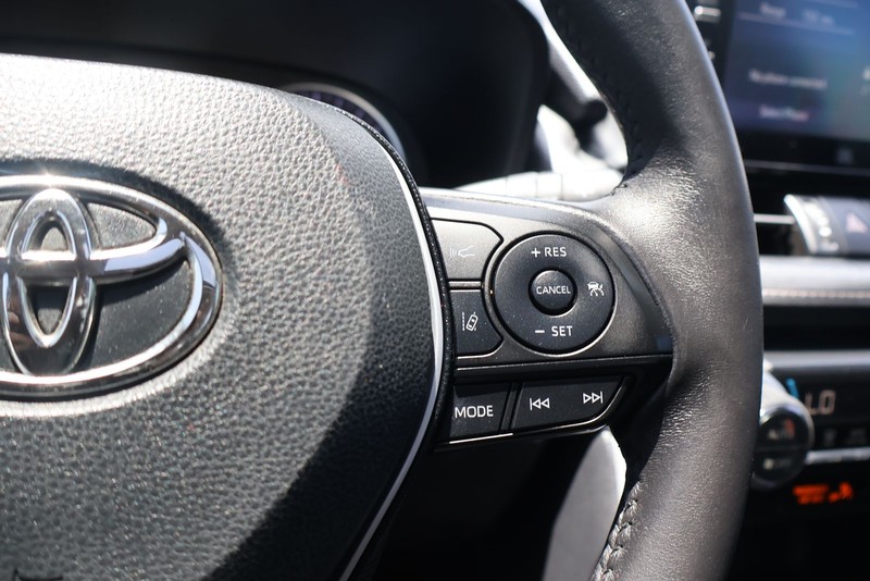 Toyota RAV4 Hybrid Vehicle Full-screen Gallery Image 24
