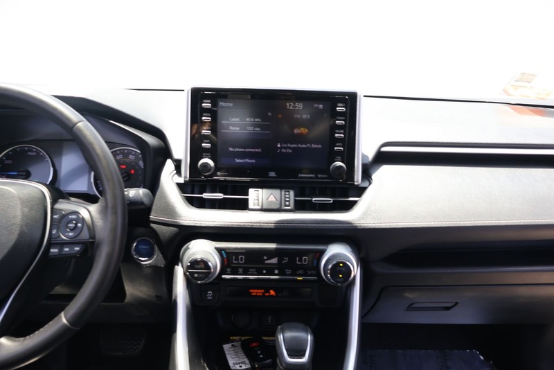 Toyota RAV4 Hybrid Vehicle Full-screen Gallery Image 25