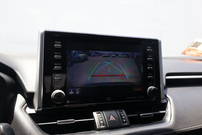 Toyota RAV4 Hybrid Vehicle Full-screen Gallery Image 27