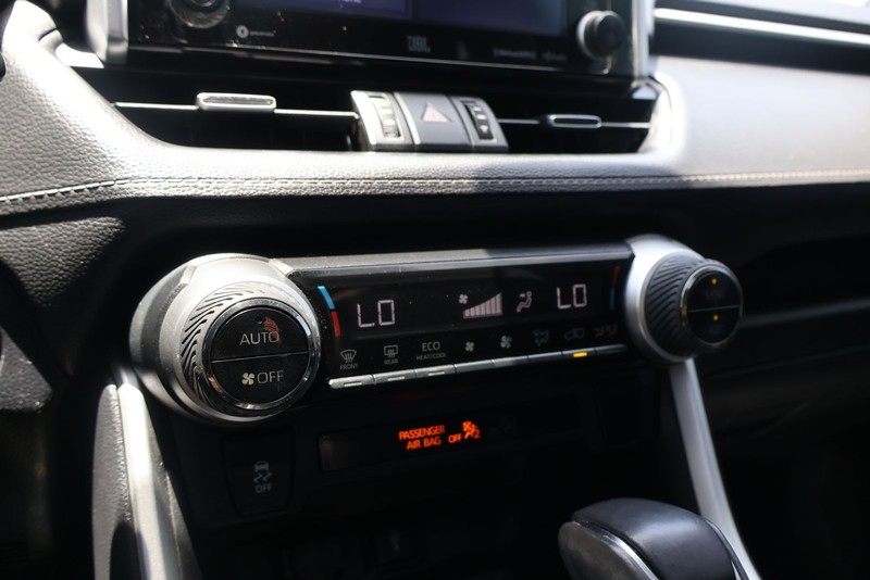 Toyota RAV4 Hybrid Vehicle Full-screen Gallery Image 28