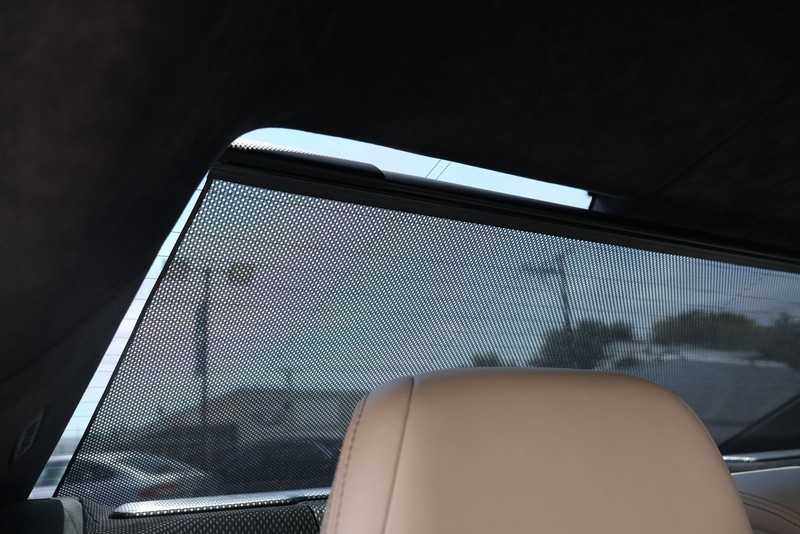BMW 750i Vehicle Full-screen Gallery Image 37