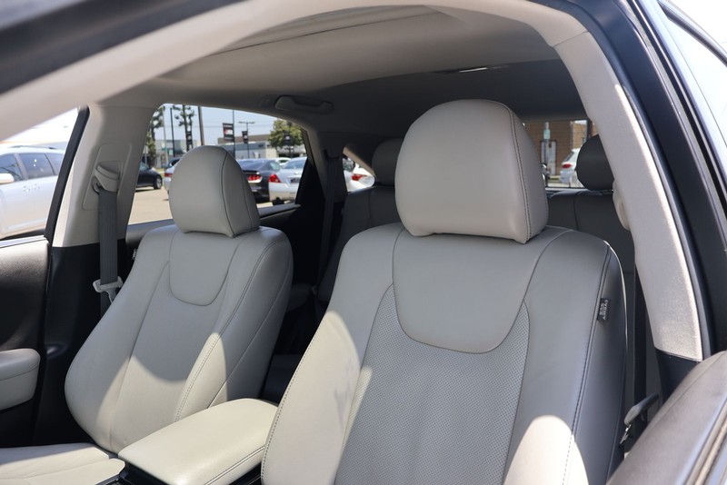 Lexus RX 350 Vehicle Full-screen Gallery Image 16