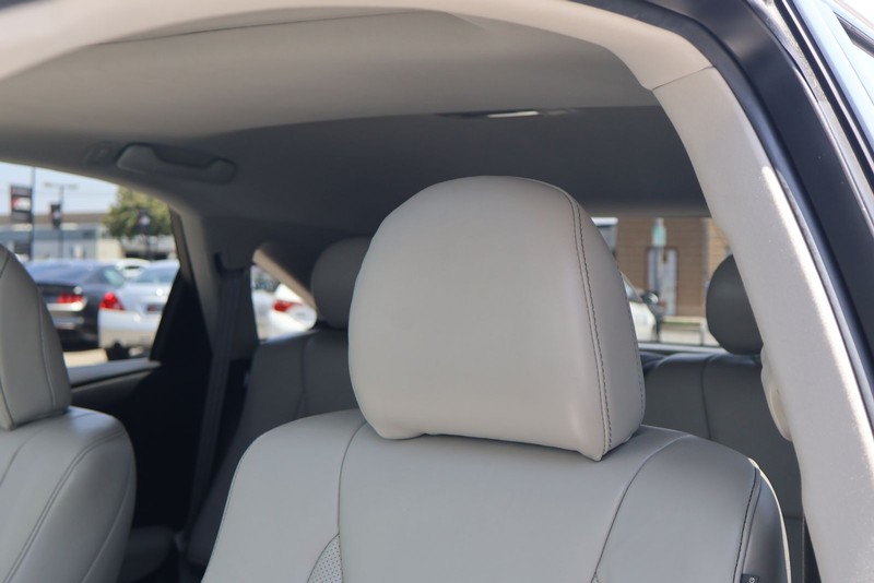 Lexus RX 350 Vehicle Full-screen Gallery Image 17