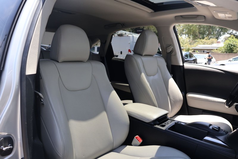 Lexus RX 350 Vehicle Full-screen Gallery Image 19