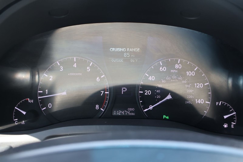 Lexus RX 350 Vehicle Full-screen Gallery Image 22