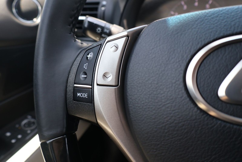 Lexus RX 350 Vehicle Full-screen Gallery Image 24