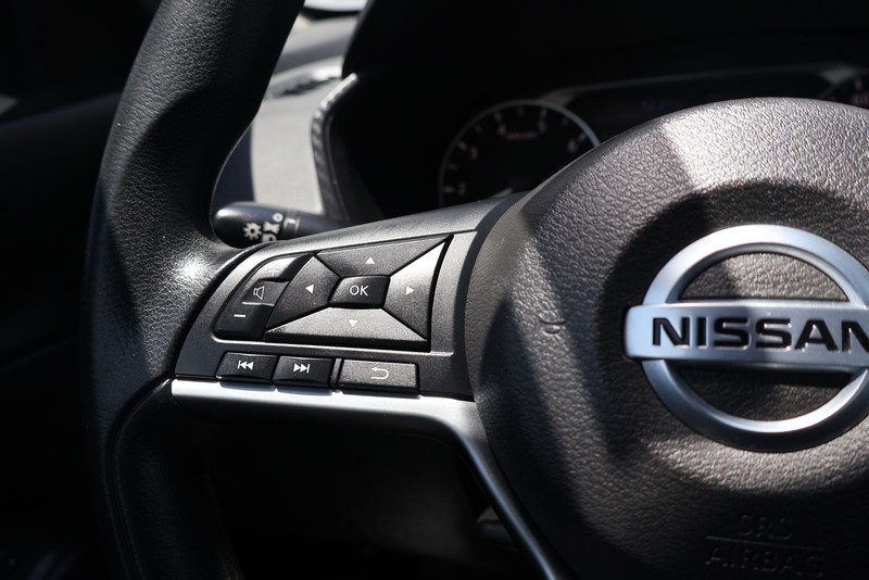 Nissan Altima Vehicle Full-screen Gallery Image 22