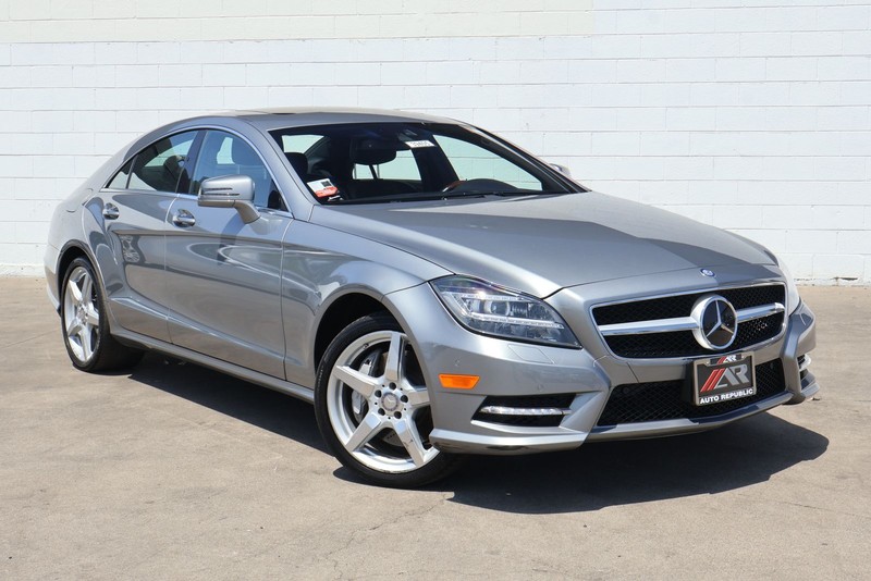 Mercedes-Benz CLS 550 Vehicle Full-screen Gallery Image 01