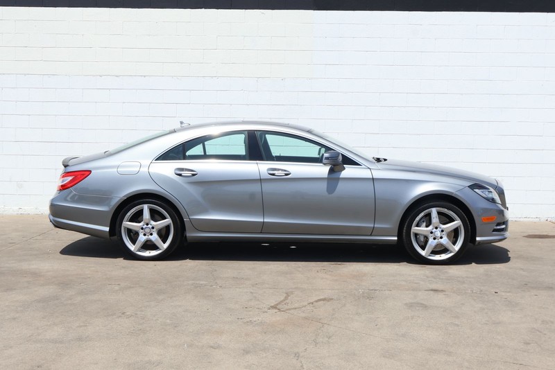 Mercedes-Benz CLS 550 Vehicle Full-screen Gallery Image 04