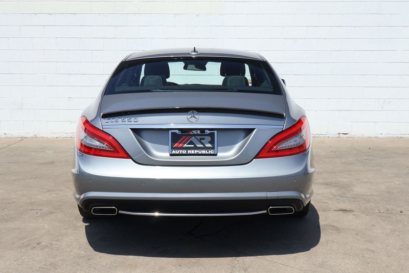Mercedes-Benz CLS 550 Vehicle Full-screen Gallery Image 06