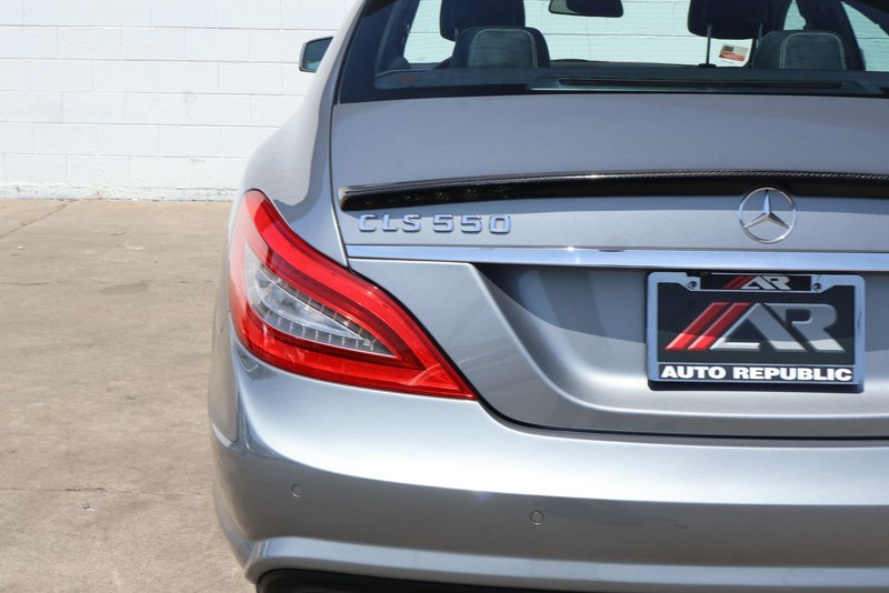Mercedes-Benz CLS 550 Vehicle Full-screen Gallery Image 07