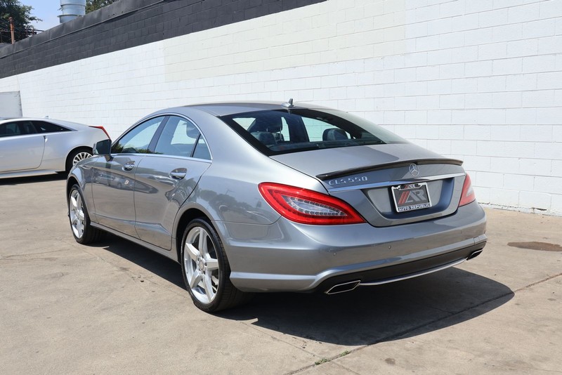 Mercedes-Benz CLS 550 Vehicle Full-screen Gallery Image 10