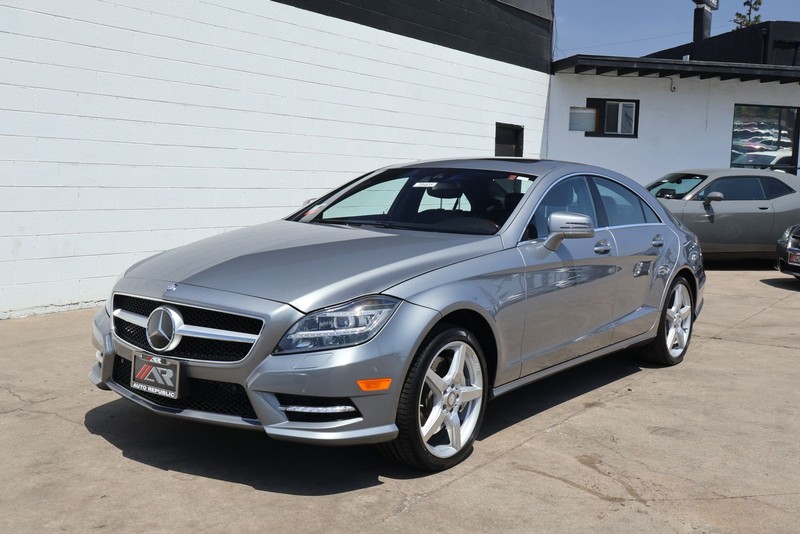 Mercedes-Benz CLS 550 Vehicle Full-screen Gallery Image 12