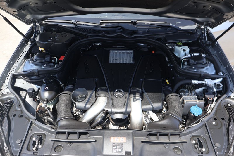 Mercedes-Benz CLS 550 Vehicle Full-screen Gallery Image 13