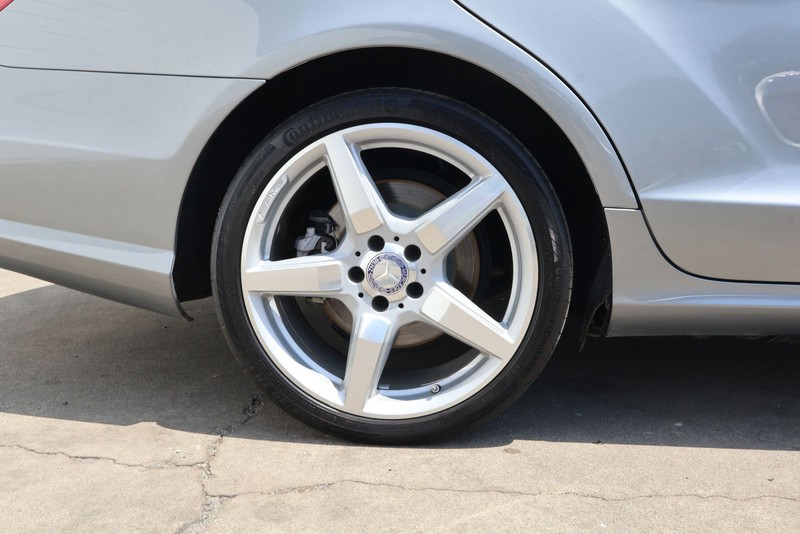 Mercedes-Benz CLS 550 Vehicle Full-screen Gallery Image 14