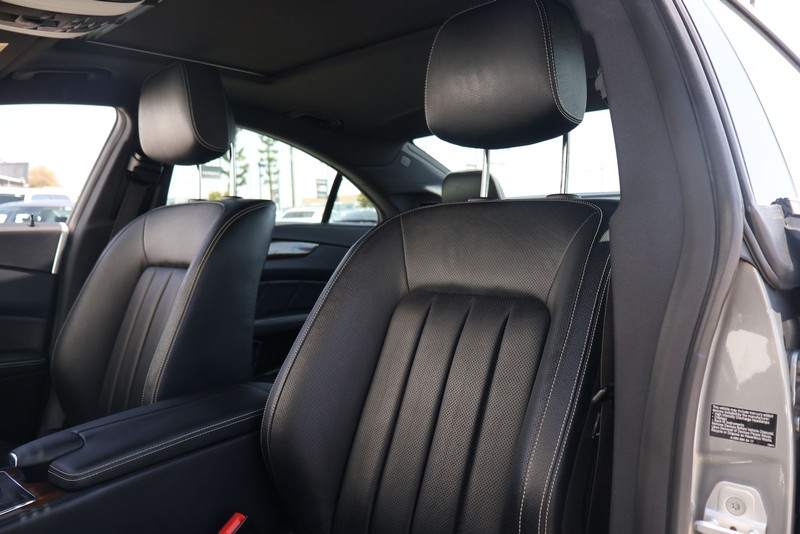 Mercedes-Benz CLS 550 Vehicle Full-screen Gallery Image 17