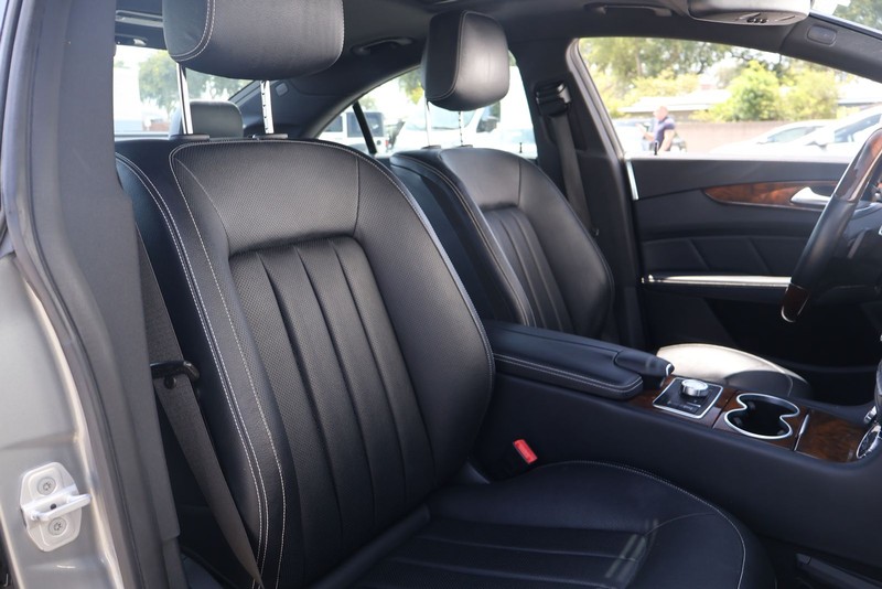 Mercedes-Benz CLS 550 Vehicle Full-screen Gallery Image 20