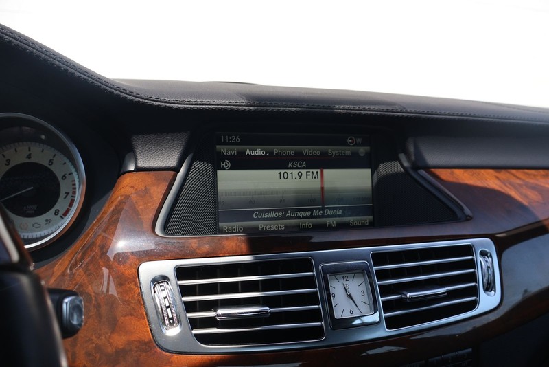 Mercedes-Benz CLS 550 Vehicle Full-screen Gallery Image 29
