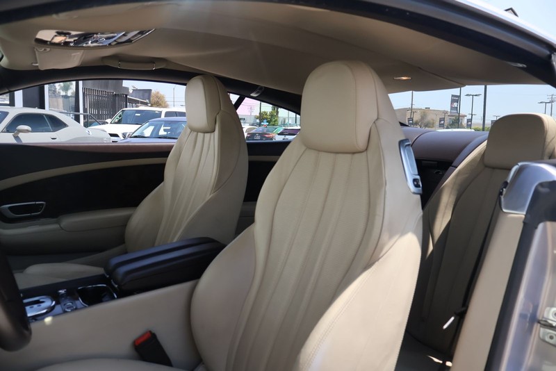 Bentley Continental GT Vehicle Full-screen Gallery Image 16