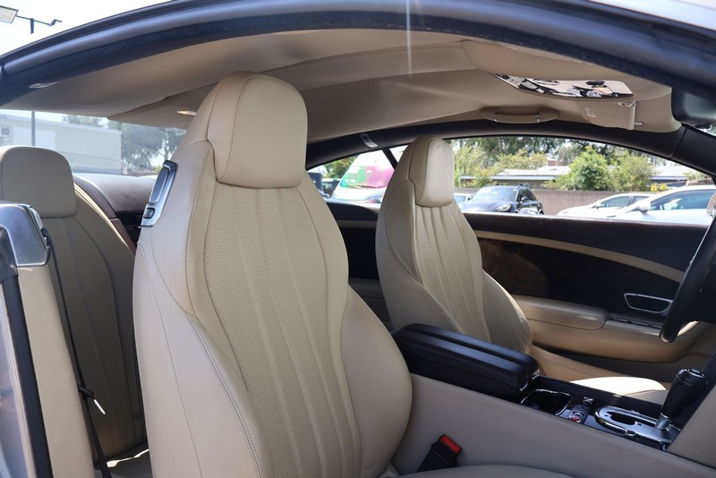 Bentley Continental GT Vehicle Full-screen Gallery Image 19