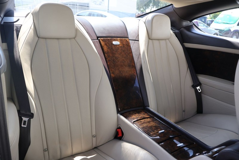 Bentley Continental GT Vehicle Full-screen Gallery Image 20