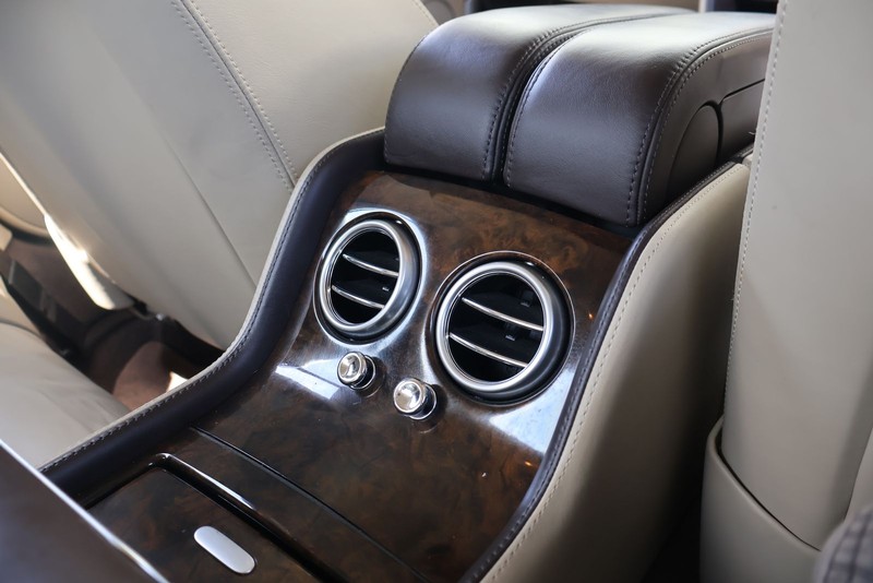 Bentley Continental GT Vehicle Full-screen Gallery Image 21