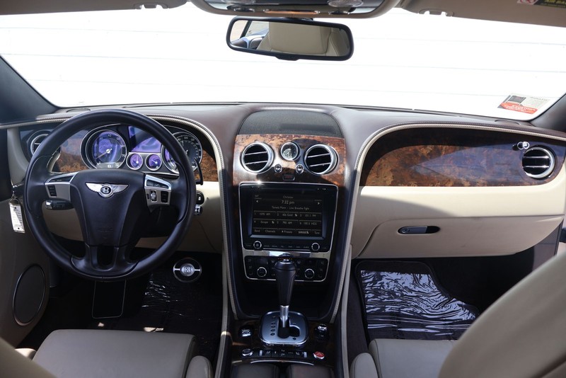 Bentley Continental GT Vehicle Full-screen Gallery Image 22