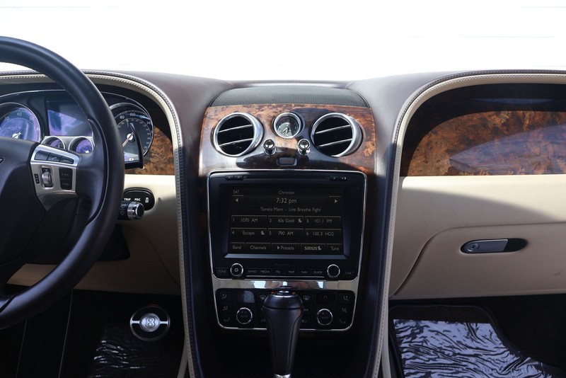 Bentley Continental GT Vehicle Full-screen Gallery Image 27