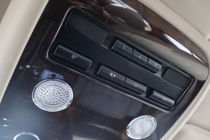Bentley Continental GT Vehicle Full-screen Gallery Image 32