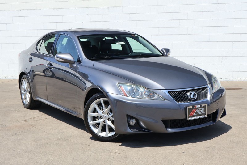 Lexus IS 250 Vehicle Full-screen Gallery Image 01