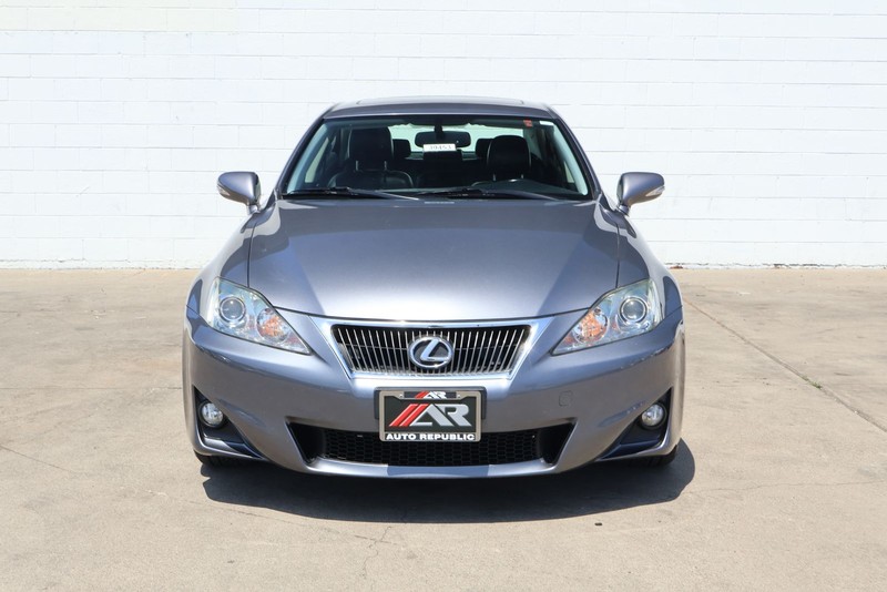Lexus IS 250 Vehicle Full-screen Gallery Image 02