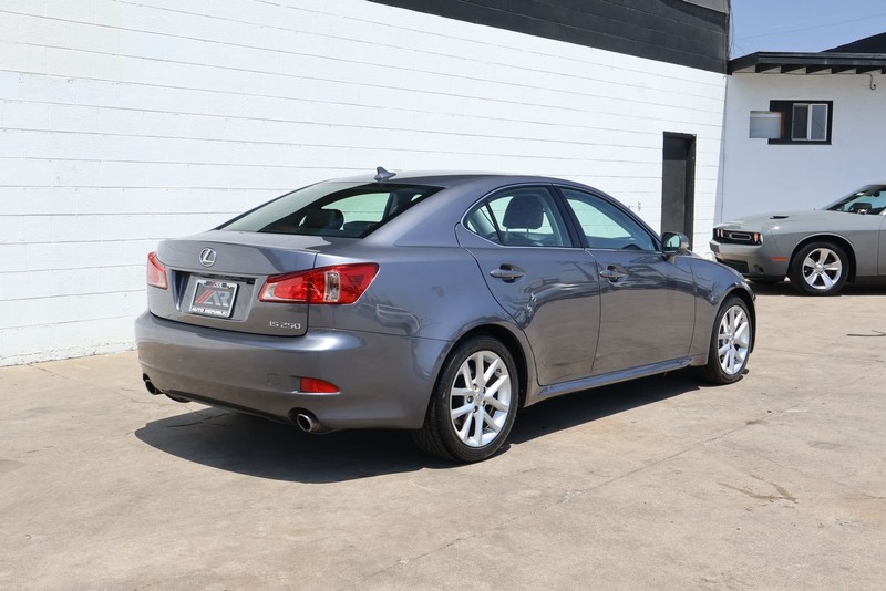 Lexus IS 250 Vehicle Full-screen Gallery Image 04