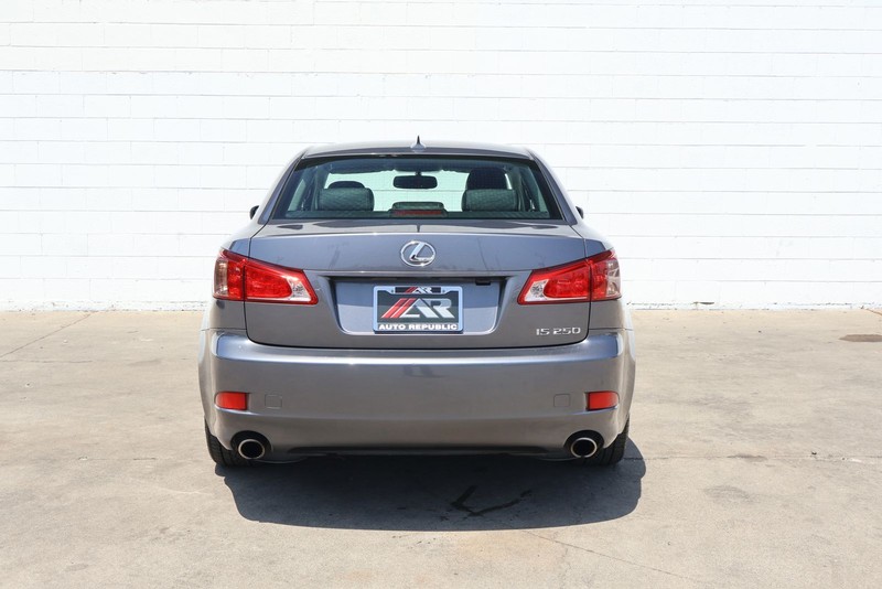Lexus IS 250 Vehicle Full-screen Gallery Image 05