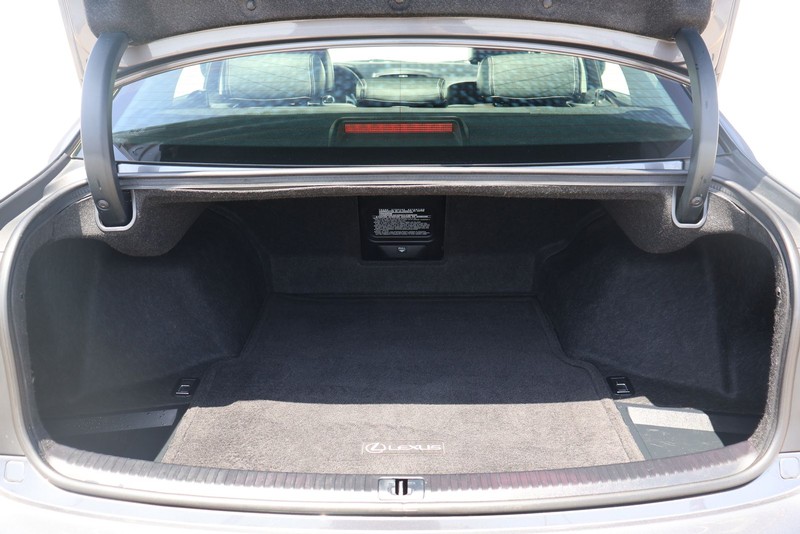 Lexus IS 250 Vehicle Full-screen Gallery Image 07