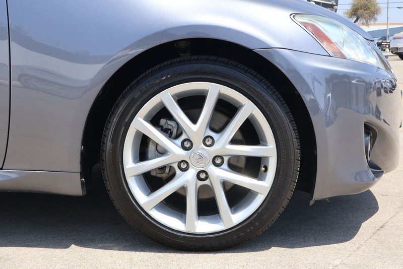 Lexus IS 250 Vehicle Full-screen Gallery Image 14